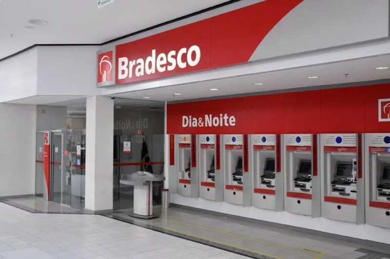 Área de caixas de agência do Bradesco (Foto Divulgação)