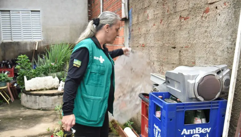 Agentes de saúde orientam que a melhor maneira de evitar dengue, zika e chikungunya é a eliminação de criadouros do Aedes aegypti