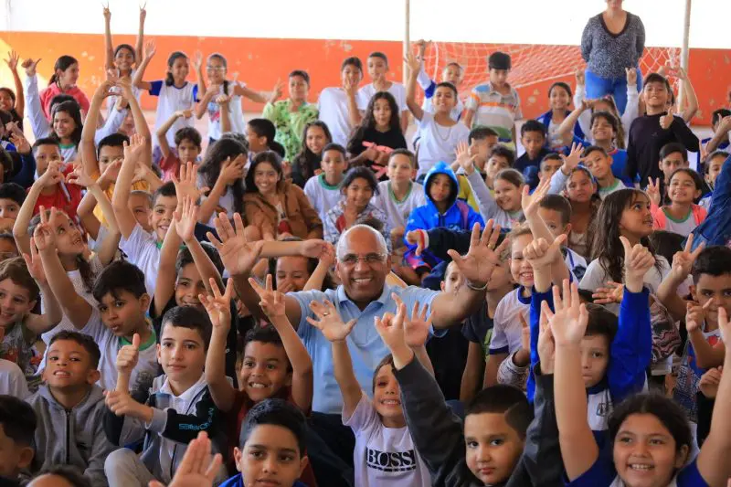 Prefeito Rogério, junto à secretária municipal de Educação, Millene Baldy, visita mais três escolas vencedoras do Prêmio Leia, na tarde desta quarta-feira (29/5) / Fotos: Jackson Rodrigues