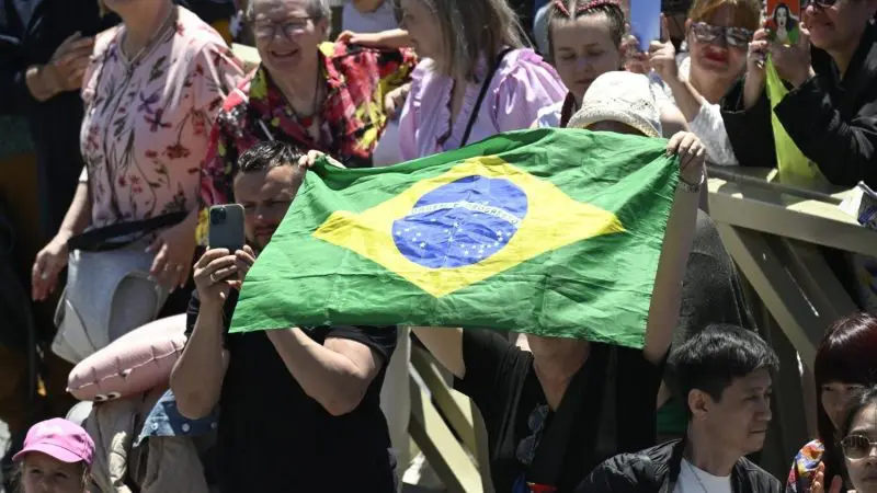 Regina Caeli - Brasileiros na Praça São Pedro (VATICAN MEDIA Divisione Foto)