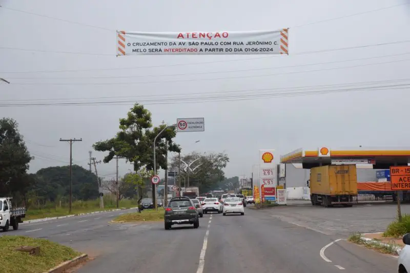 Prefeitura de Aparecida realiza obras no trecho da Avenida São Paulo próximo à BR-153 serão instalados dois novos retornos