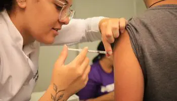 Prefeitura de Goiânia segue com vacinação contra Influenza: objetivo é melhorar a cobertura vacinal, que hoje está em 31,42% do público-alvo - Foto: SMS