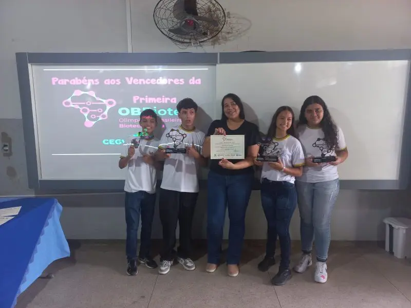 Em preparação para se tornarem “futuros cientistas”, 15 estudantes da rede pública estadual de Goiás foram destaque na primeira etapa da Olimpíada Brasileira de Biotecnologia 2024 (OBBiotec). A competição reúne jovens de todo o país e classifica aqueles que obtém as melhores pontuações nas duas fases da prova on-line.