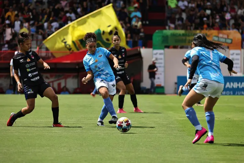 A cerimônia de abertura e o início dos jogos acontecerão no CT do Goiás Esporte Clube Coimbra Bueno, em Aparecida de Goiânia. As primeiras partidas serão às 9h e vão até as 17h, no sábado (13) e também no domingo (14)!