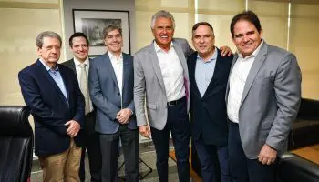 Prefeito Sandro Mabel participa do lançamento do Profissionaliza Goiás ao lado do governador Ronaldo Caiado