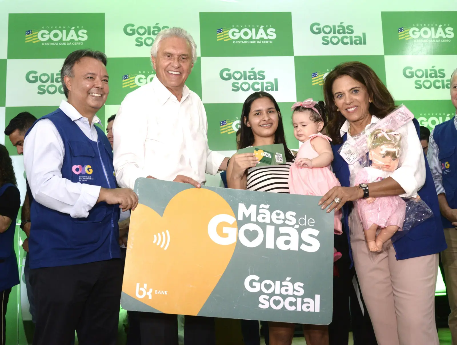 Governo de Goiás inicia pagamento de novo valor do Mães de Goiás