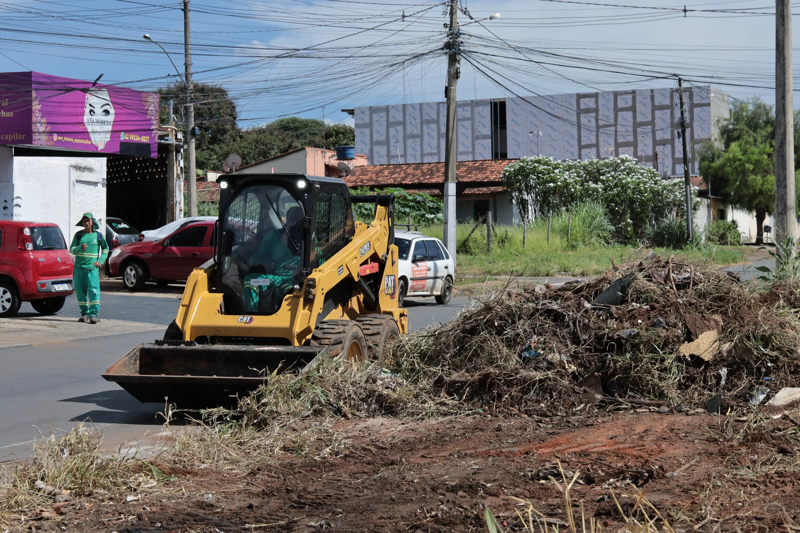 Ações de limpeza em Aparecida de Goiânia são intensificadas