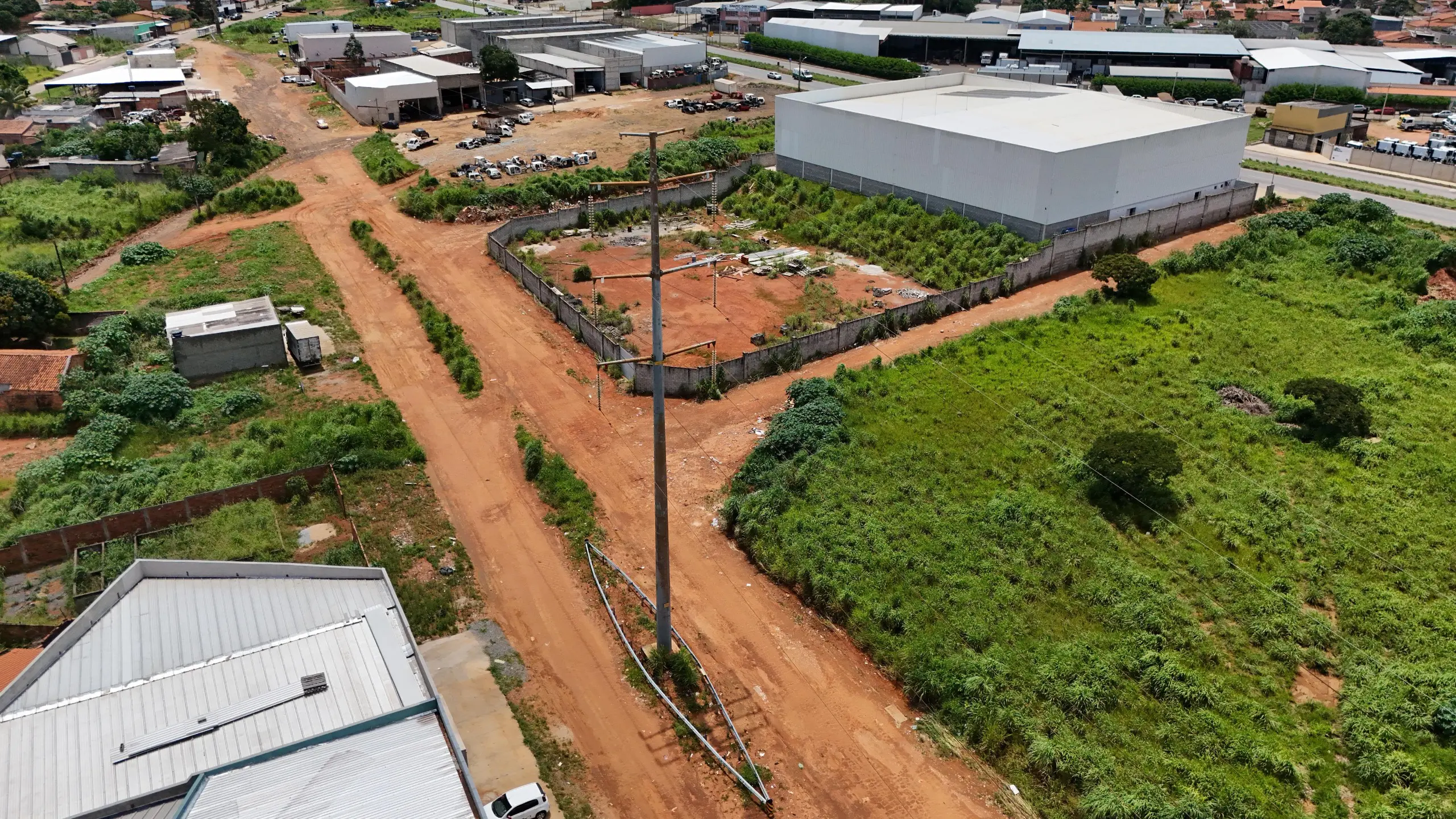 Mais de 700 toneladas de lixo foram retiradas de somente um lugar em Aparecida de Goiânia