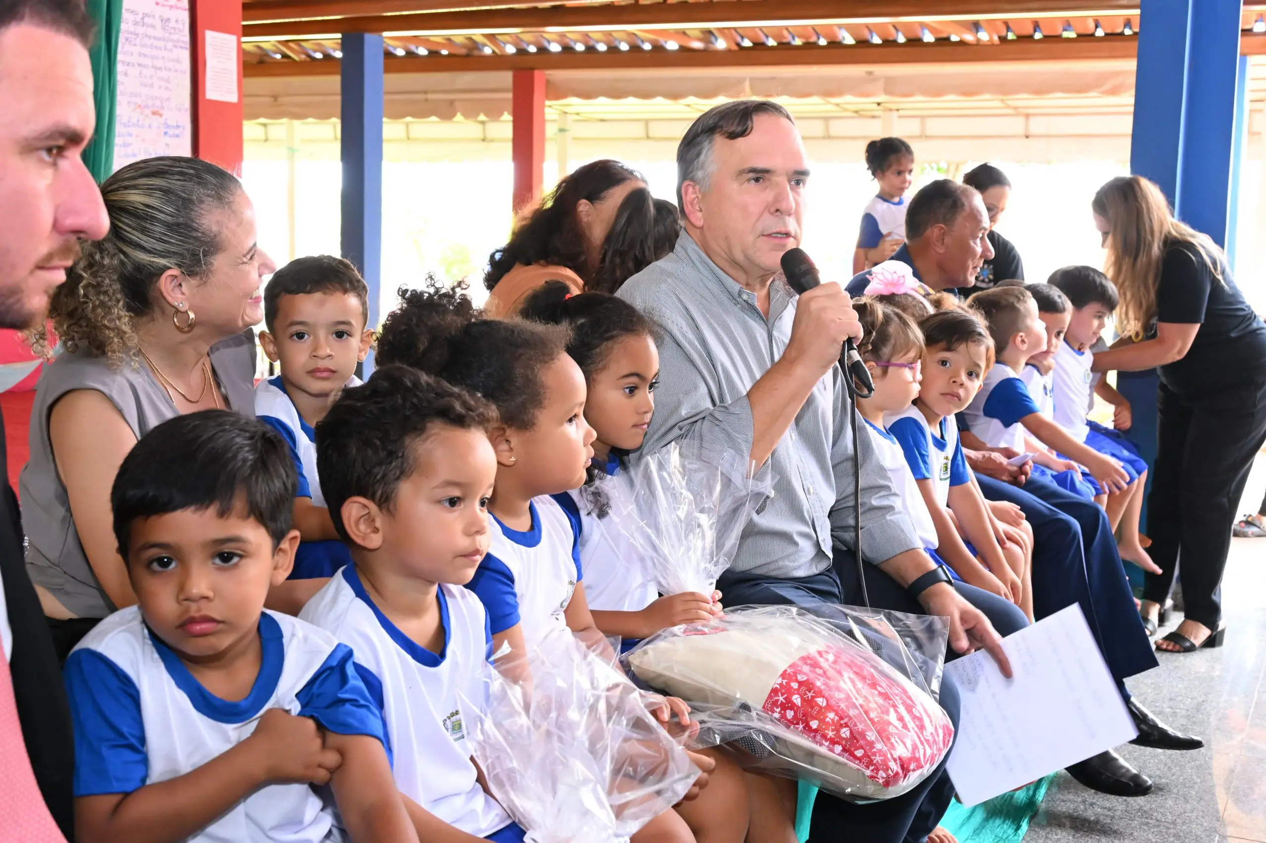 Prefeito Sandro Mabel lança projeto "Criancidade: crianças e prefeito em diálogos pela cidade"