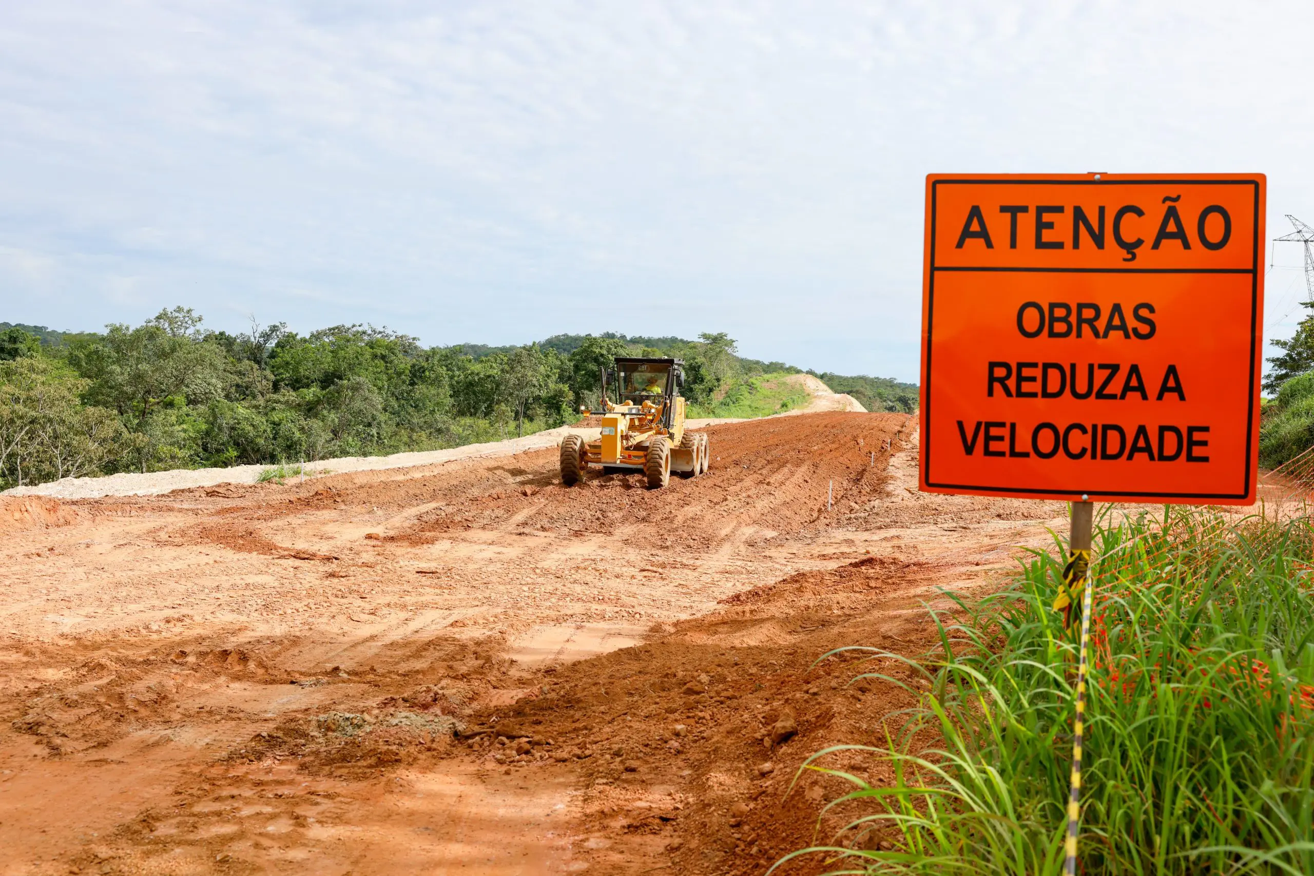 Administração focada em Obras. Daniel Vilela vistoria trabalhos nas rodovias GO 309 e GO 219