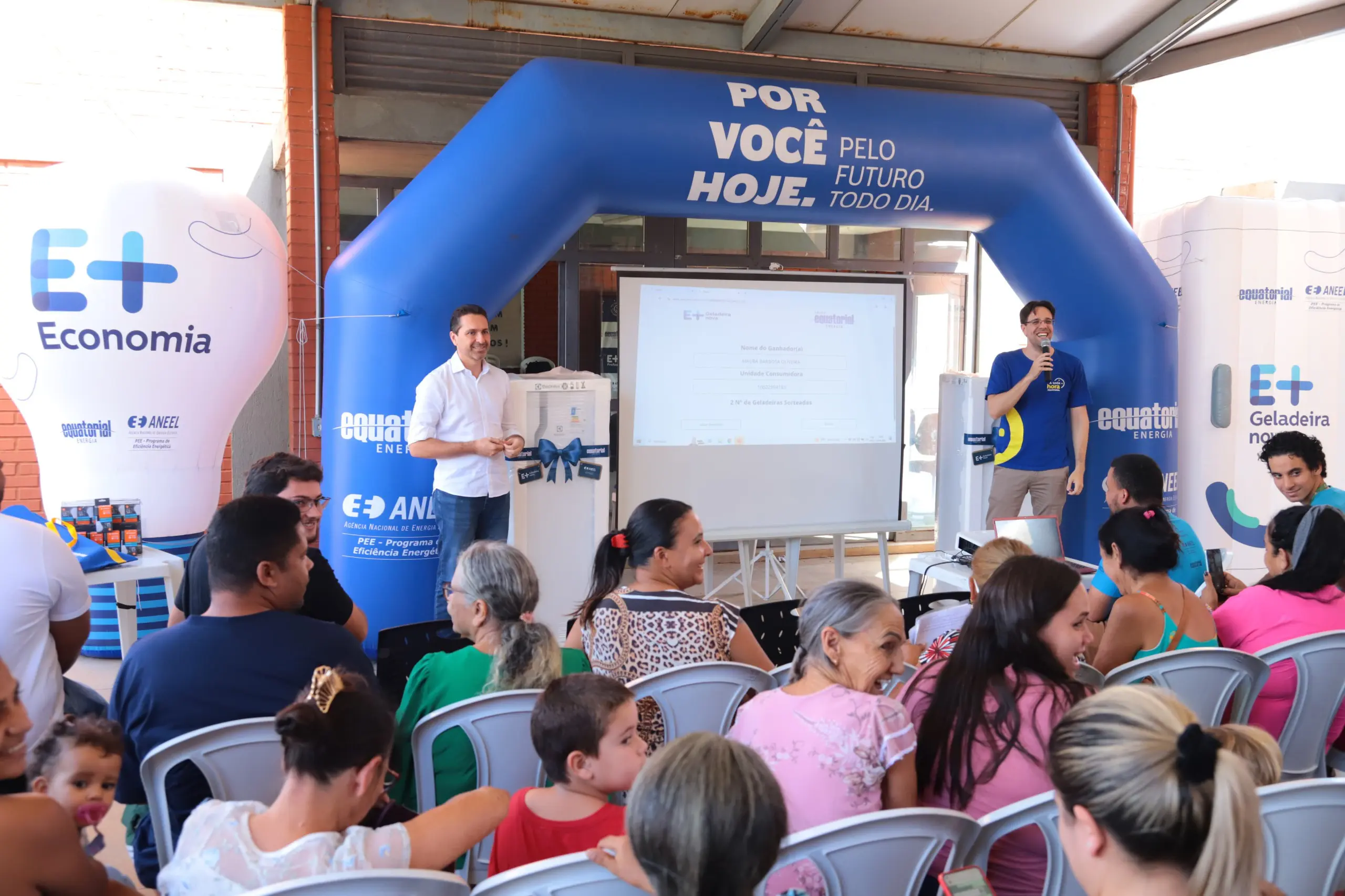 Prefeito Vilela e Equatorial sorteiam 40 geladeiras para famílias de baixa renda