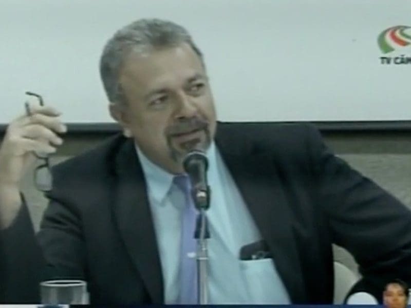 Elias Vaz, presidente da Comissão Especial de Inquérito da SMT de Goiânia