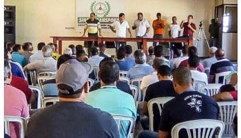 motoristas reunidos decidem greve do transporte coletivo em Goiânia