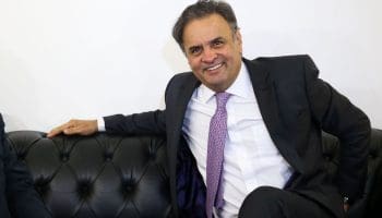 Aécio Neves, feliz por manter o cargo (Foto: Marcelo Camargo/Agência Brasil, Ago.17)