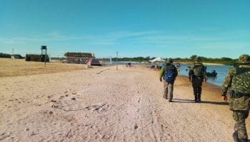 Fiscais do Meio Ambiente andam pelas praias do Rio Araguaia para coibir acampamentos e aglomerações