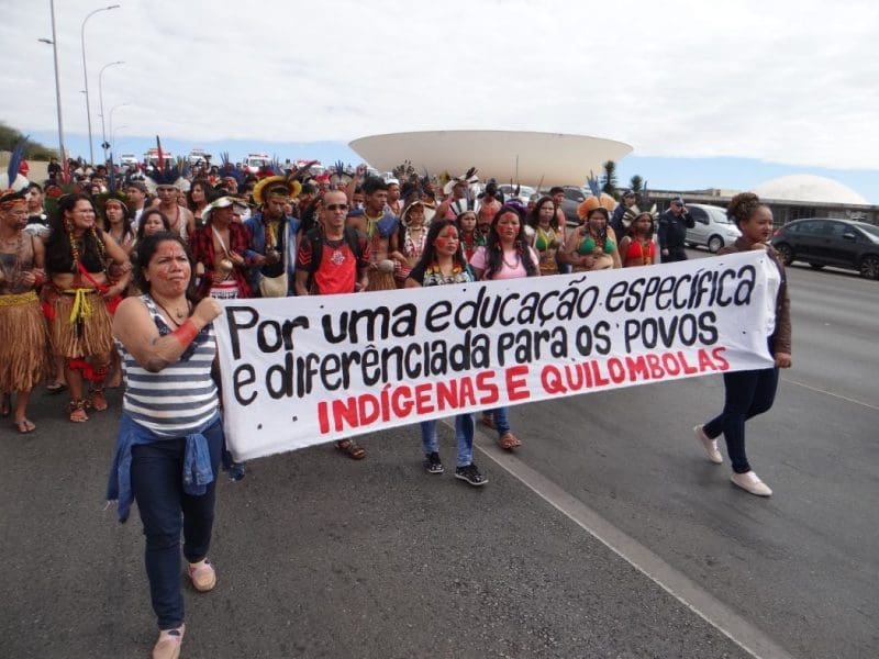 Estudantes Indigenas lei de cotas quilombolas