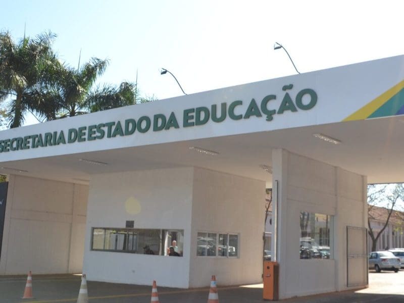 Governo de Goiás atualiza carreira dos administrativo da educação estadual .