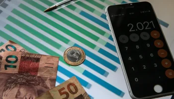 Estimativa é de 4,46% para inflação e dólar a R$ 4,90 ao final de 2023