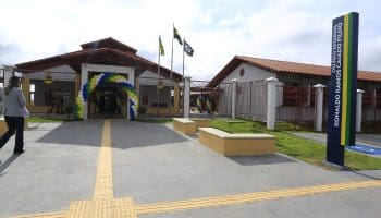 Clima de emoção e saudade marcam entrega de colégio estadual no Jardim do Cerrado: unidade de ensino é homenagem a Ronaldo Ramos Caiado Filho