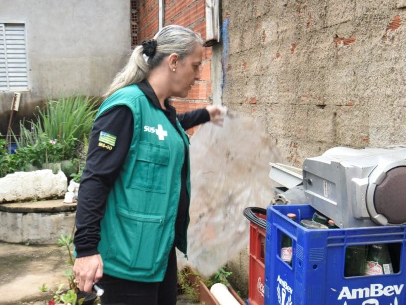 Agentes de saúde orientam que a melhor maneira de evitar dengue, zika e chikungunya é a eliminação de criadouros do Aedes aegypti