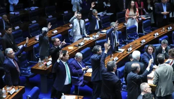 O projeto foi aprovado com uma emenda que prevê taxação de produtos importados até 50 doláres, que foi incluída na Câmara dos Deputados após mudanças no conteúdo.