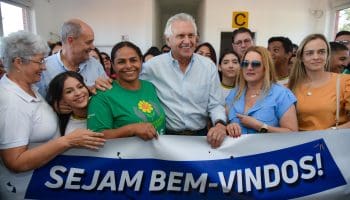 Caiado entrega 220 casas a custo zero em Itumbiara e Palminópolis