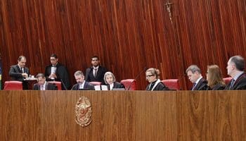 O Tribunal Superior Eleitoral (TSE) manteve, na sessão administrativa desta segunda-feira (1°), a proibição do uso de marca ou produto em toda e qualquer modalidade de propaganda eleitoral, conforme previsto na legislação eleitoral.