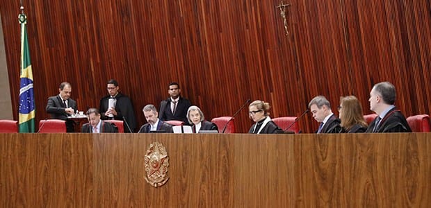 O Tribunal Superior Eleitoral (TSE) manteve, na sessão administrativa desta segunda-feira (1°), a proibição do uso de marca ou produto em toda e qualquer modalidade de propaganda eleitoral, conforme previsto na legislação eleitoral.