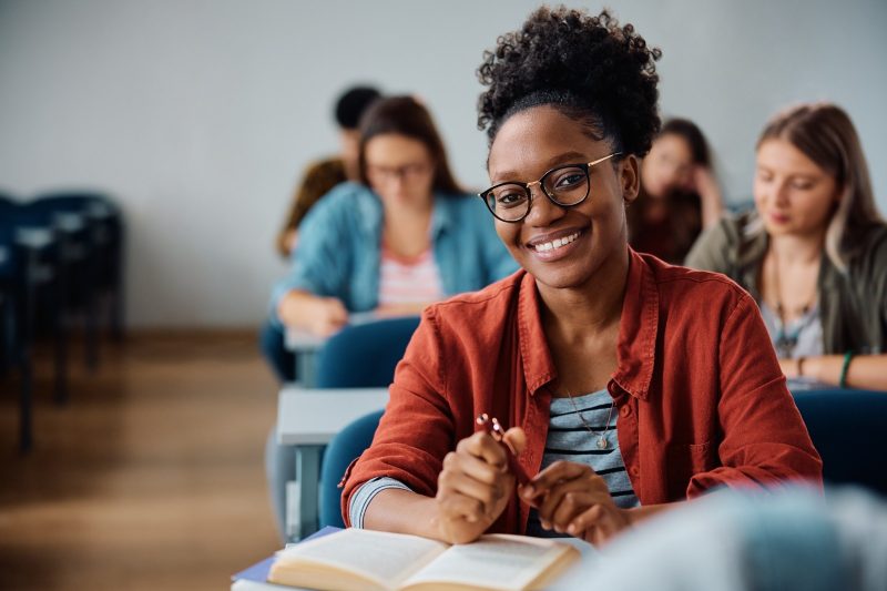 CETT-UFG e Governo Federal lançam Programa Qualifica Goiás com 1250 vagas em cursos profissionalizantes gratuitos para jovens de 16 a 29 anos