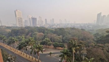 A densa camada de fumaça advinda de queimadas encobriu a cidade de Goiânia e assustou os goianienses, neste domingo (25). Foto: Eliane Barros