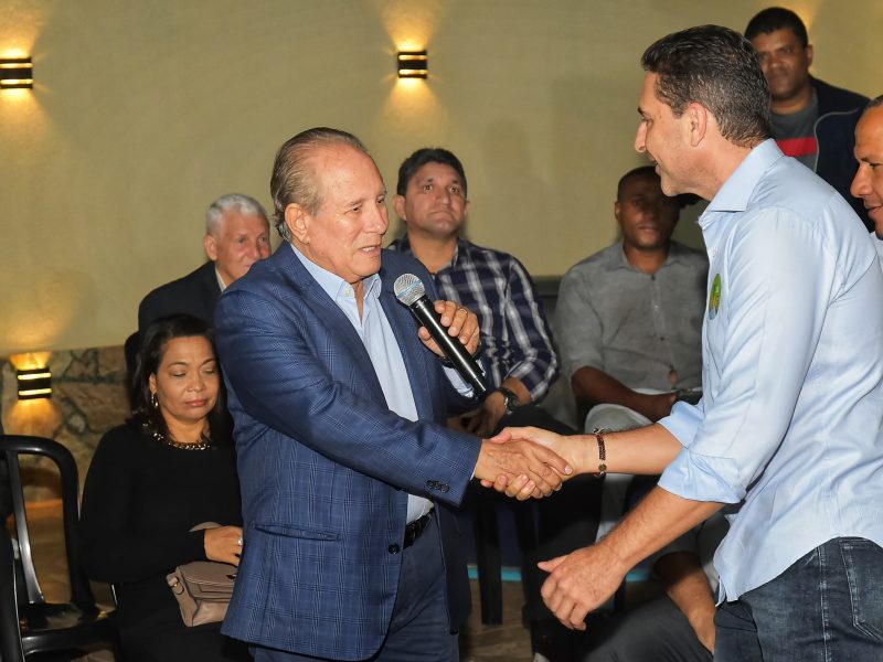 Leandro Vilela recebe apoio do bispo Oídes José do Carmo e liderenças do Terra Prometida e região