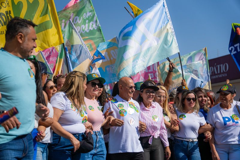 Caminhada das mulheres com Professor Alcides é marcada por reconhecimento e apoio