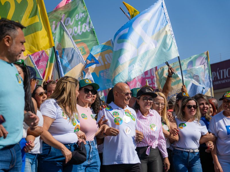 Caminhada das mulheres com Professor Alcides é marcada por reconhecimento e apoio