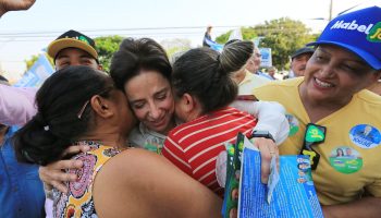 Na Vila Mutirão, Ana Paula Rezende lidera mobilização em apoio a Sandro Mabel