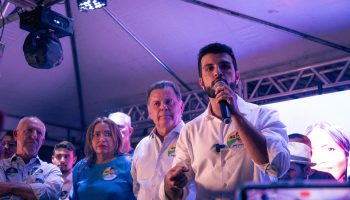 Ao inaugurar comitê, Matheus faz homenagens ao ex-prefeito tucano Nion Albernaz