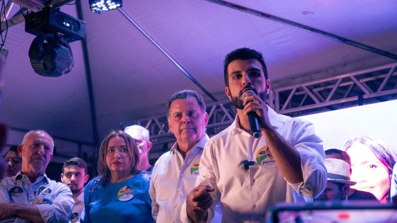 Ao inaugurar comitê, Matheus faz homenagens ao ex-prefeito tucano Nion Albernaz