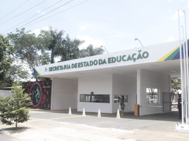 Governo de Goiás já pagou mais de R$ 147 milhões em diferenças salariais de servidores da educação