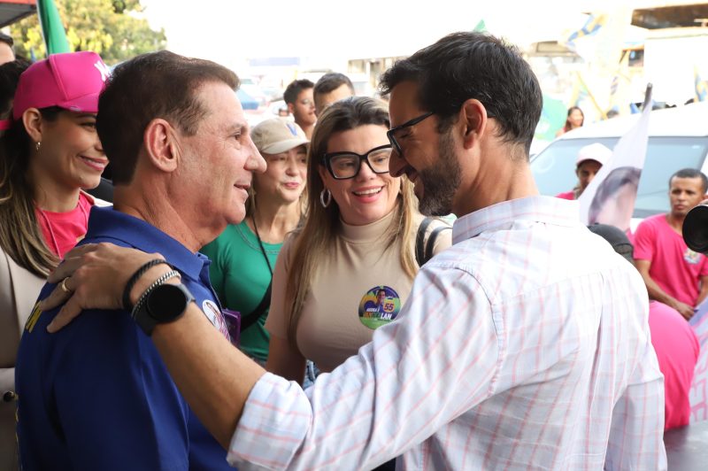 Vanderlan faz caminhada em Campinas para ouvir comerciantes