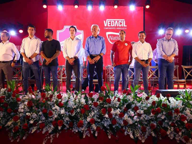 Caiado participa da inauguração de Centro de Treinamento do Vila Nova