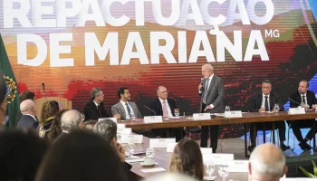 Tragédia de Mariana: governo e mineradoras assinam acordo de R$ 132 bi