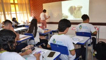 Caiado assina nomeação de 316 novos professores para rede estadual de Educação