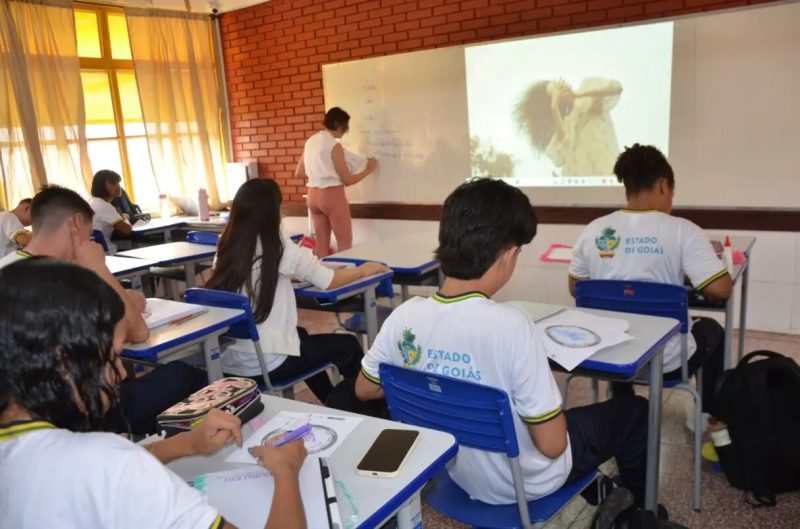 Caiado assina nomeação de 316 novos professores para rede estadual de Educação