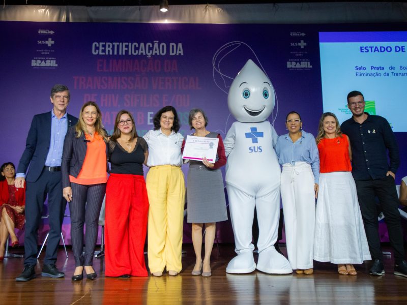 Goiás recebe selo por avanços no controle de HIV mãe-filho