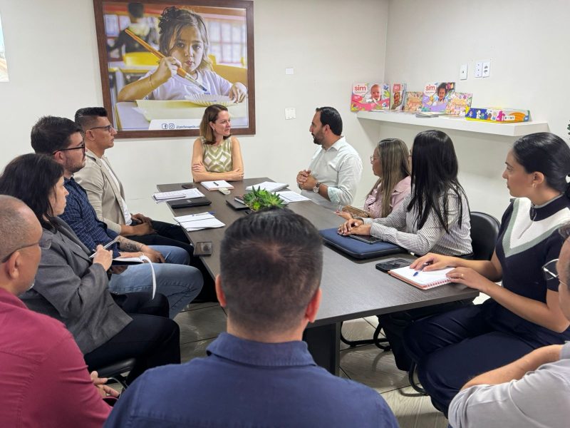 Equipe de transição discute as condições da rede municipal de Anápolis para o início das aulas em 2025