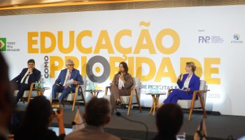 Caiado apresenta sucesso da educação goiana em evento nacional