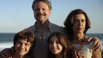 Fernanda Torres leva Globo de Ouro por atuação em Ainda Estou Aqui