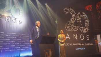 Caiado recebe homenagem como líder que contribui para desenvolvimento do Brasil nos últimos 20 anos