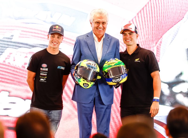 Caiado assina contrato para realização da MotoGP no Autódromo de Goiânia