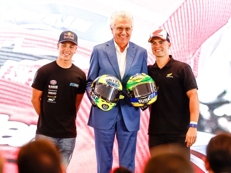 Caiado assina contrato para realização da MotoGP no Autódromo de Goiânia