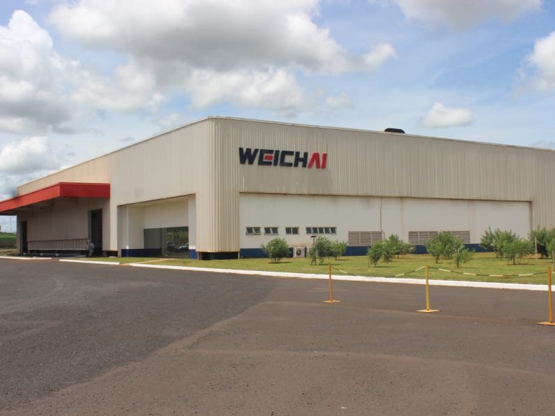 O governador Ronaldo Caiado celebrou um marco histórico para Goiás com o início das operações da gigante chinesa Weichai em Itumbiara, nesta quinta-feira (12/12).